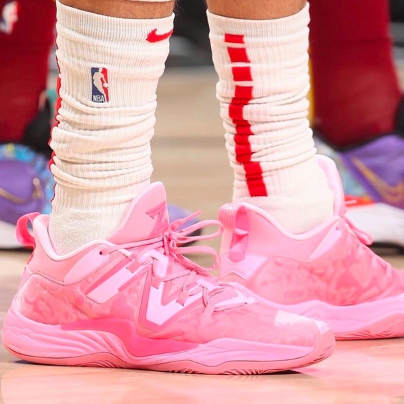New Balance Two Way v3 Neon Pink Orchid Basketball Shoe 6 - Picture 2 of 3